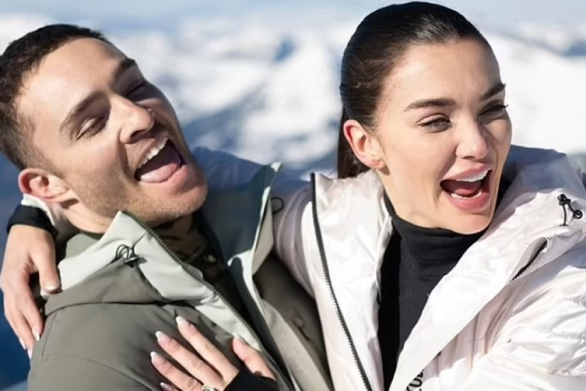 счастливый брак. люди зрелого возраста. счастливо выйти замуж после. счастливо выйти замуж после. свадьба взрослых людей.