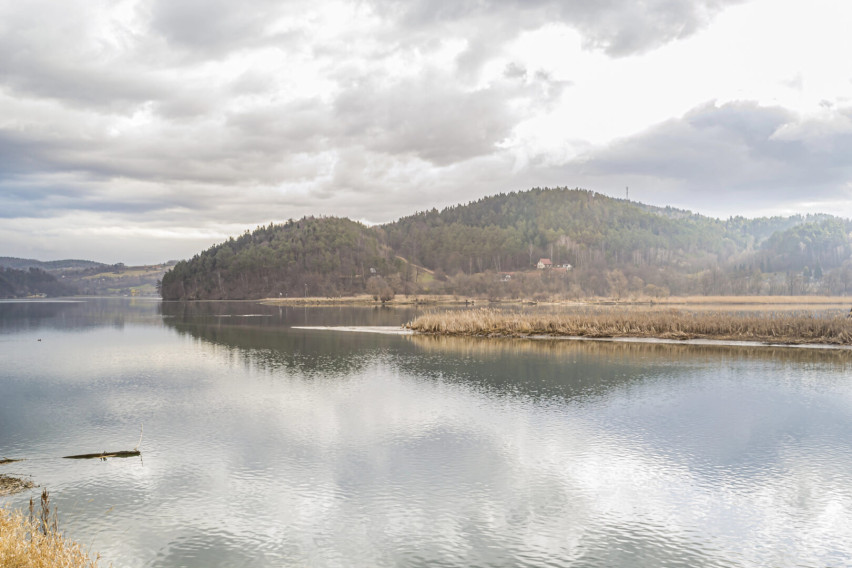Променливо облачно со сончеви периоди, максималната температура до 16 степени