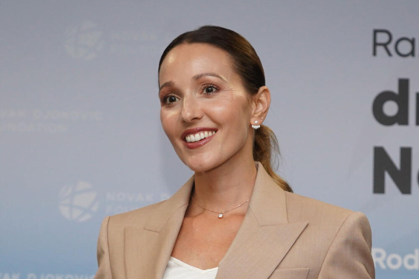 Длабински ги чисти порите, а кожата ја прави блескава: Маската за лице на Јелена Ѓоковиќ се состои од 2 состојки, а може да ја направите веднаш