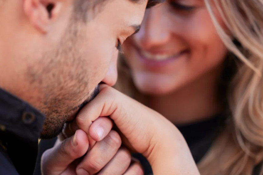 Шпанците се јасни: Бакнеж во рака без согласност е сексуален напад