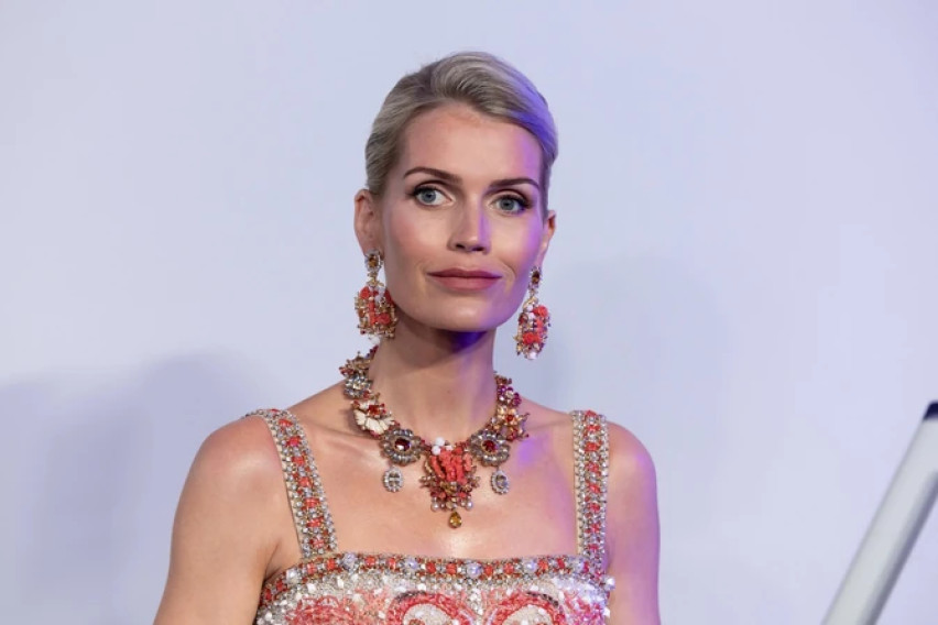 [ФОТО] Светот занеме кога внуката на принцезата Дајана вчера се појави во ваков фустан: Вистинско ремек-дело од 17-от век