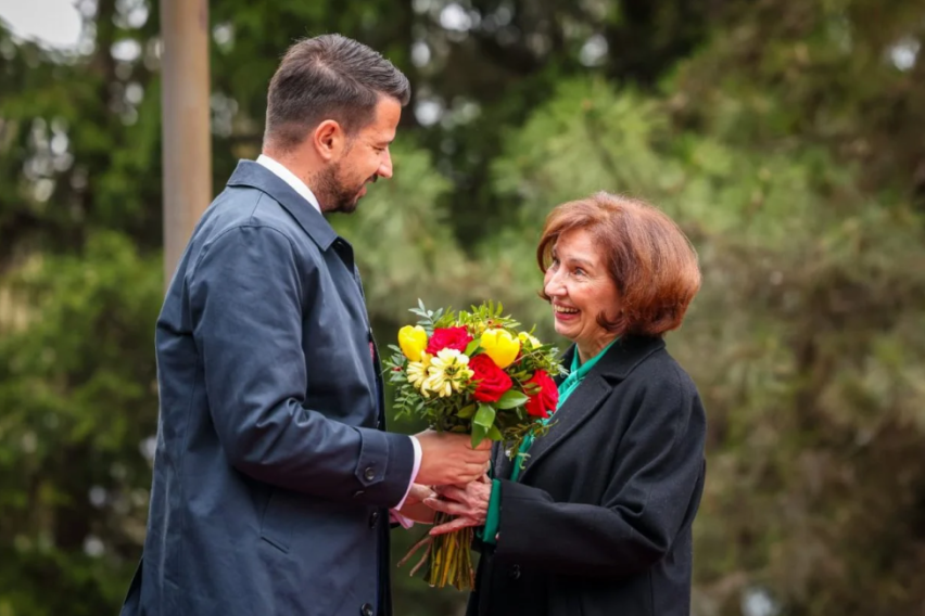 [ФОТО] Сиљановска – Давкова со највисоки државни и воени почести го пречека Милатовиќ: Споделија видувања за евроинтеграциите во коишто Црна Гора е водечка земја-кандидат