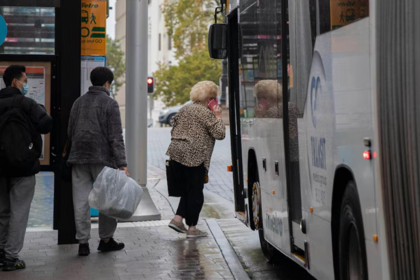 Потег за пофалба: Поради поскапувањето на горивото, властите во Австралија нудат бесплатен јавен превоз за населението да не користи автомобили