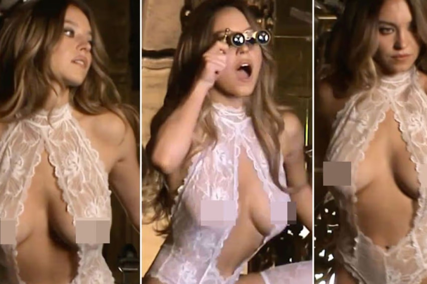 [ВИДЕО] Жешки кадри кои не се за оние со слабо срце: Сидни Свини позираше во проѕирно чипкано боди и покажа сè