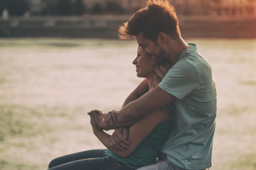 Истражување од Оксфорд открива: Што забележуваат прво мажите кај жените - ги асоцира на плодност