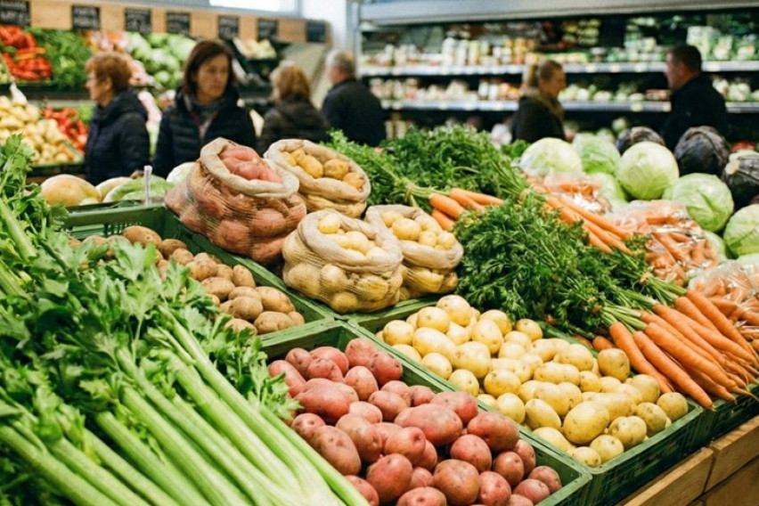 Објавена листа на овошје и зеленчук со најмногу пестициди во 2026 година: На врвот повторно се најде овој лиснат зеленчук