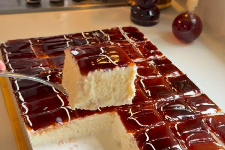 [ВИДЕО] Начинот на кој Турците прават трилече е најдобриот начин за подготовка на овој десерт: Толку е кремаст и лесен што ќе посакате цел да го изедете