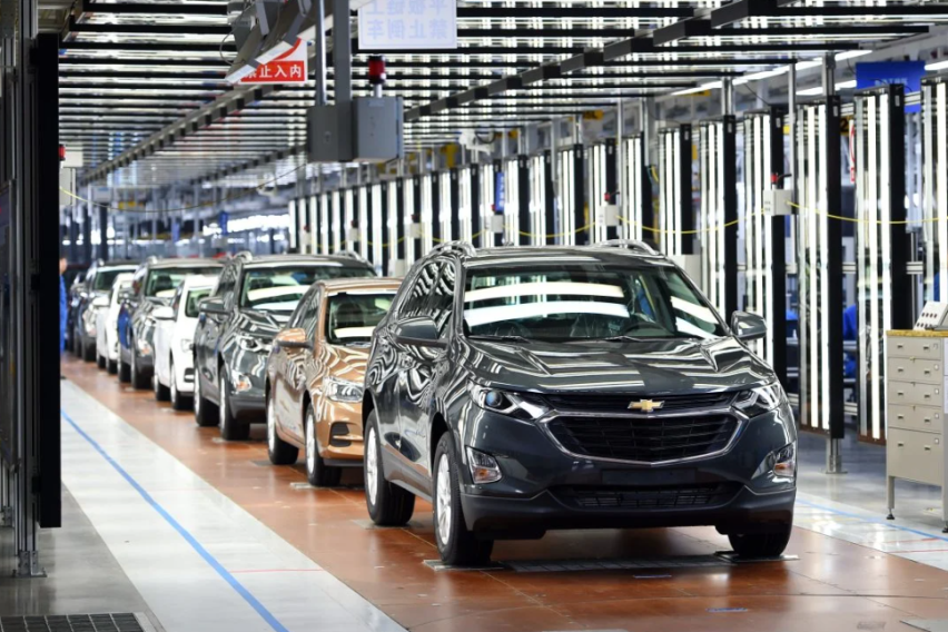 Пентагон сака Форд и Џенерал Моторс да почнат со производство на оружје, објави „Волстрит журнал“