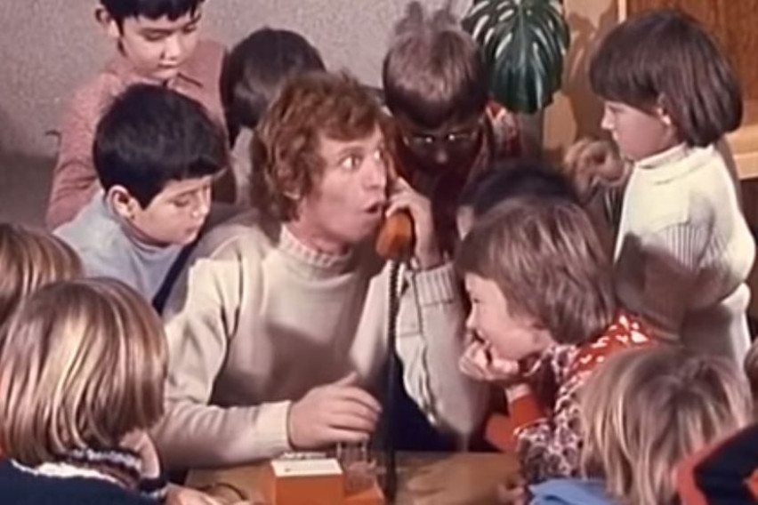 [ВИДЕО] Она што Бранко Коцкица некогаш го правеше со децата од предучилишна возраст беше сосема нормално: Овој потег од минатото денес е незамислив!