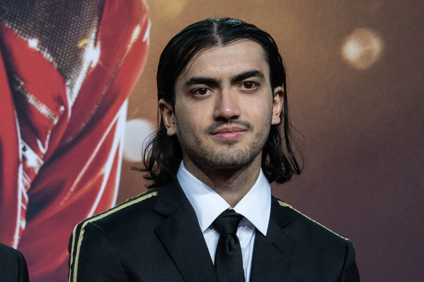 [ФОТО] Синот на Мајкл Џаксон се појави на црвениот килим: Внимание привлече неговото модно издание