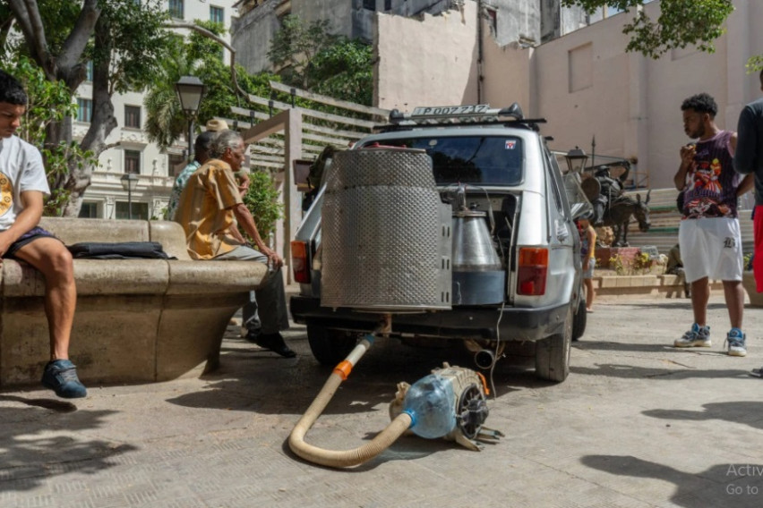 [ФОТО] Несекојдневно решение: Како се вози во земја без гориво?