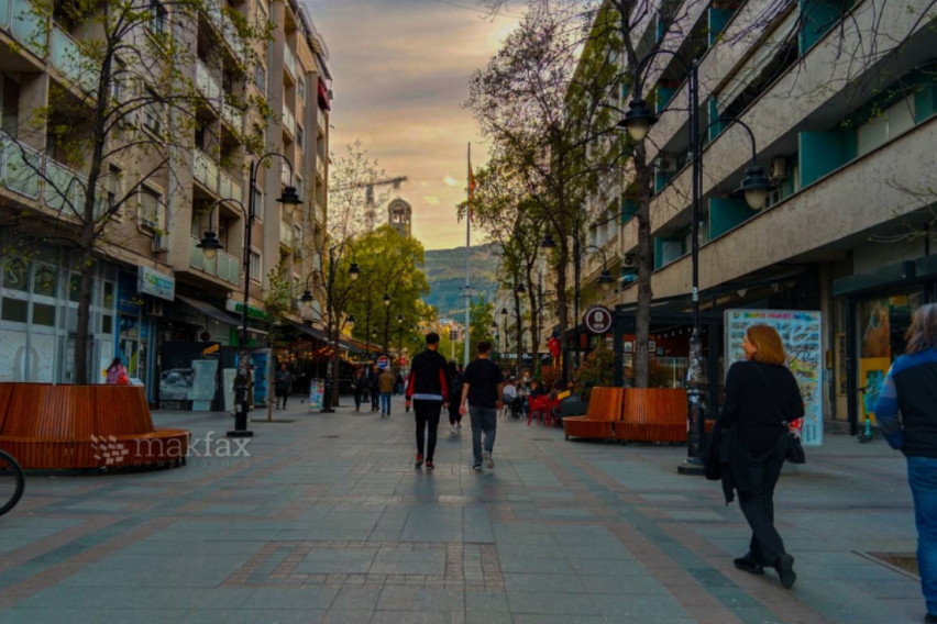 Владата треба да им помогне на граѓаните со финансиски пакети, порача Филипче