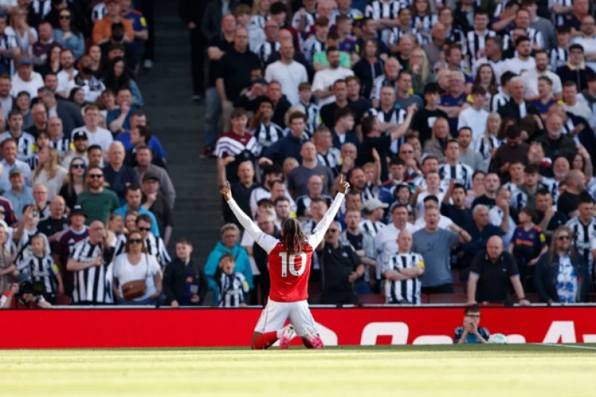 Езе го врати Арсенал на првото место