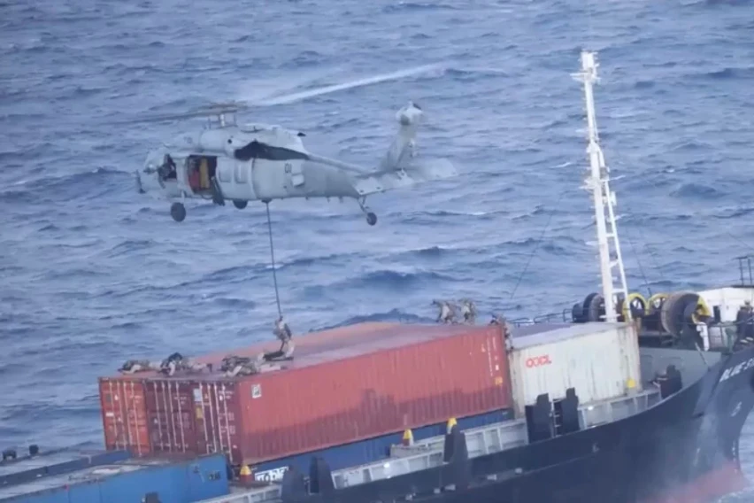 [ВИДЕО] Американска војска: Запленивме и ослободивме брод во Арапското Море
