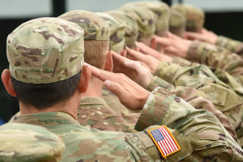 Поранешен аналитичар на ЦИА: Американската војска треба да одбие да го послуша Трамп