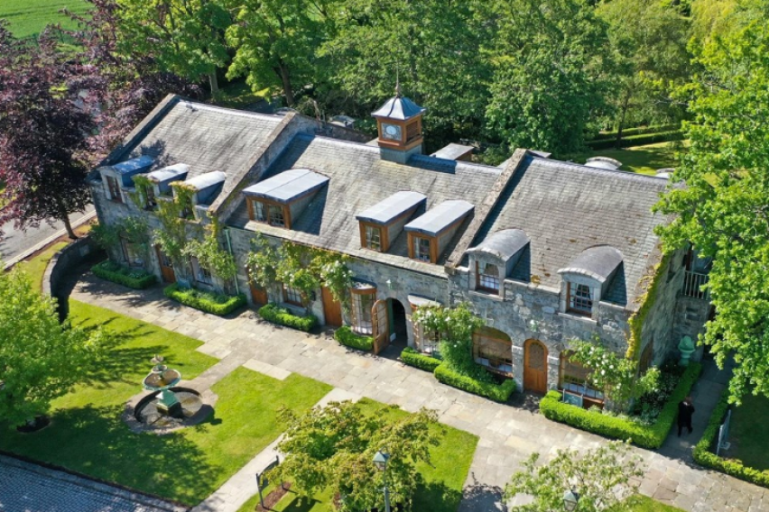 [ФОТО] На продажба цело село кај Даблин, цената може да ве изненади