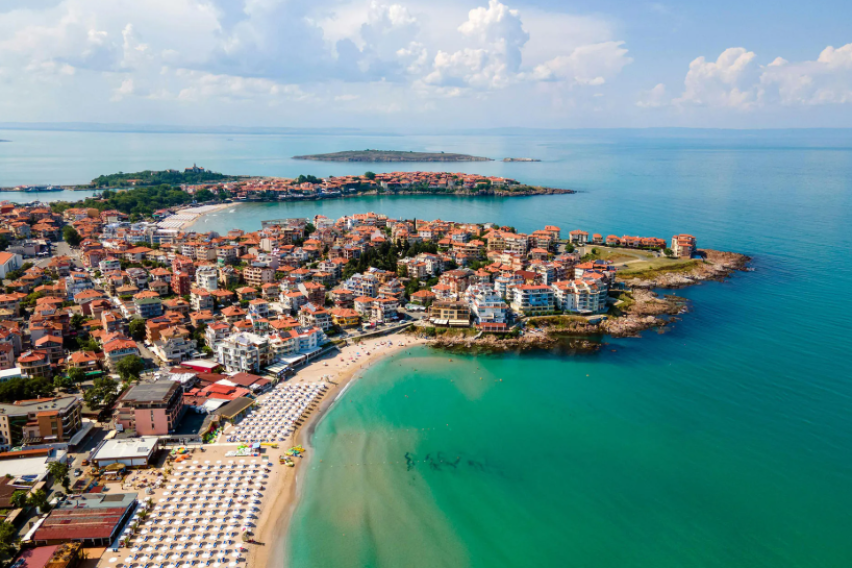 [ФОТО] Пиво 2 евра, цел оброк 10 евра: Туристите воодушевени од оваа дестинација на Балканот, малкумина знаат за неа