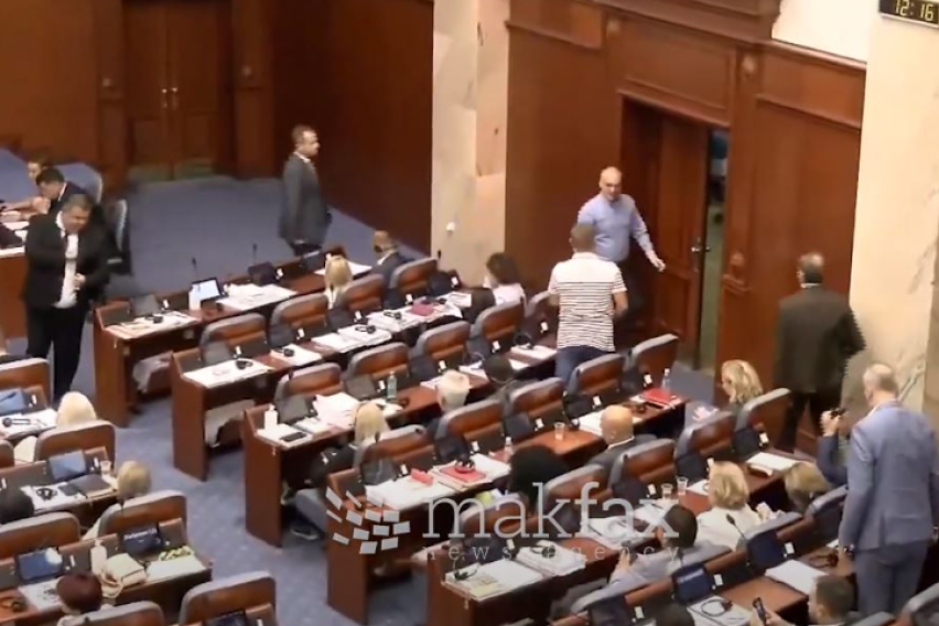 „Пола ВМРО-ОКГ веќе има бугарски (европски) пасоши, затоа и не смеат да го изгласаат законот кој сами го предложија“, вели СДСМ