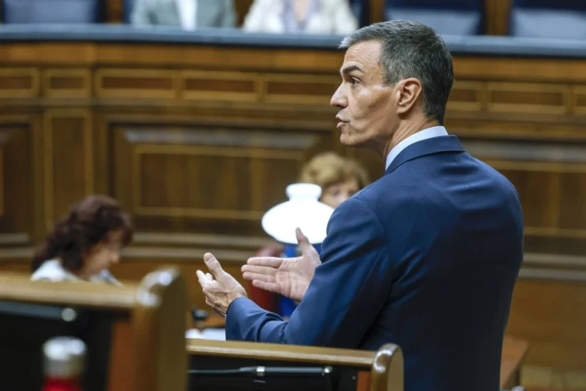 Авионот со шпанскиот премиер принудно слета во Турција