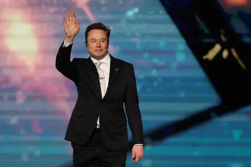 SpaceX излегува на берза со рекордна проценета вредност