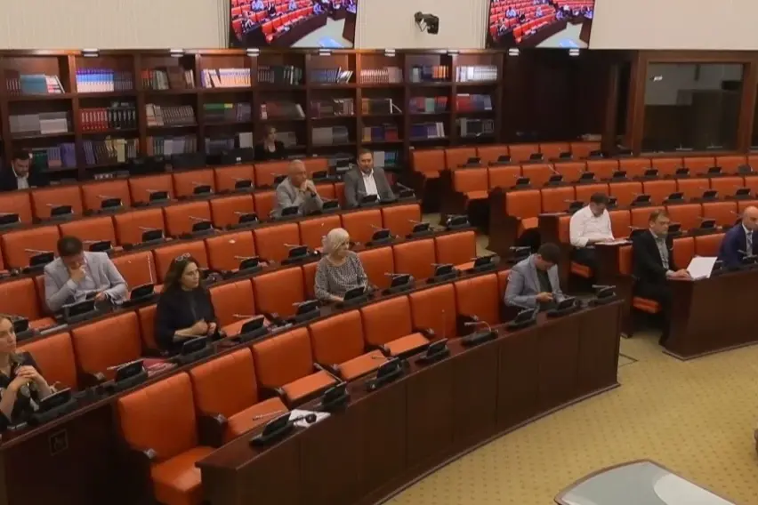 Комисиите во прво читање ги поддржаа законите за с