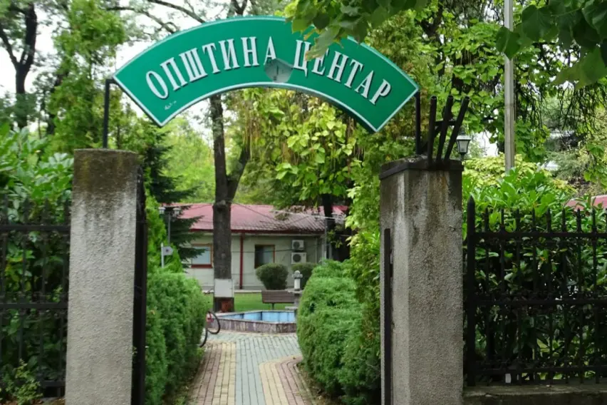 Општина Центар: Сечење и кастрење на заболените и небезбедни