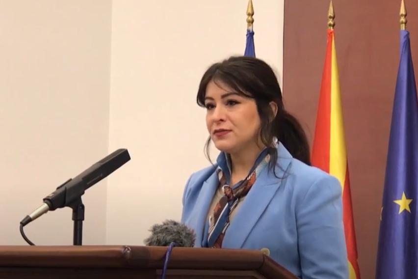 [ФОТО] Мојсоска: Агенција за храна и ветеринарство три месеци не ги објавува млекарите кои продавале канцерогено млеко, директорот Миланов се занимава со AI-фотографии како му ја бакнуваат раката