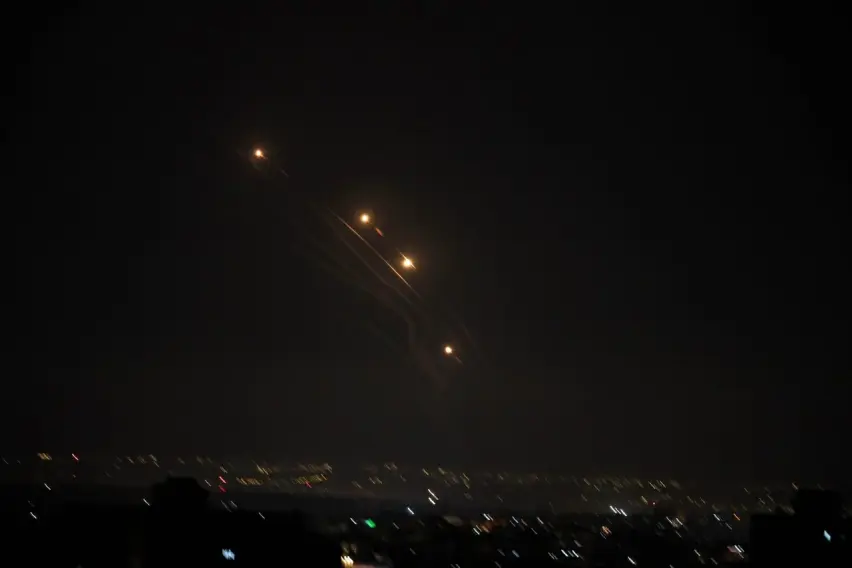 [ВИДЕО] Иран ги нападна американските воени бази во Кувајт со ракети и дронови