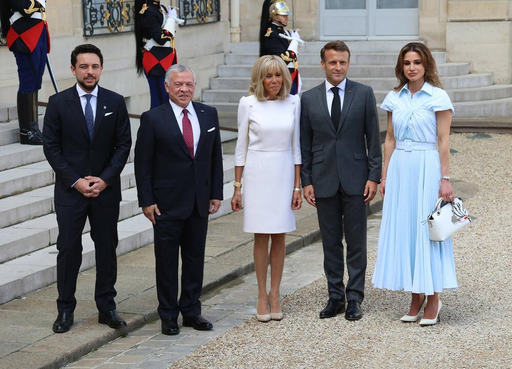 Брижит Макрон или кралицата Ранија? Моден двобој – платиле фустани од 1.000 евра, сепак една издоминирала