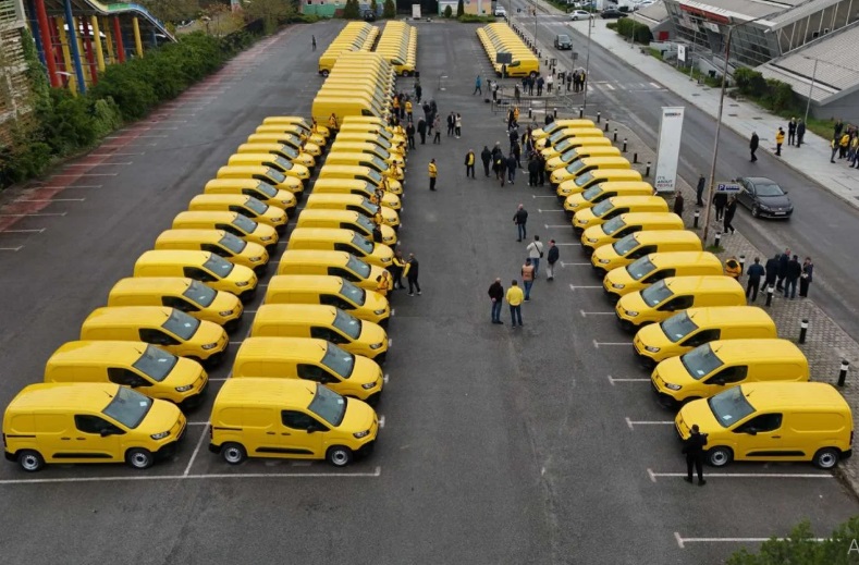 [ФОТО] Набавени 100 нови возила за Македонска пошта