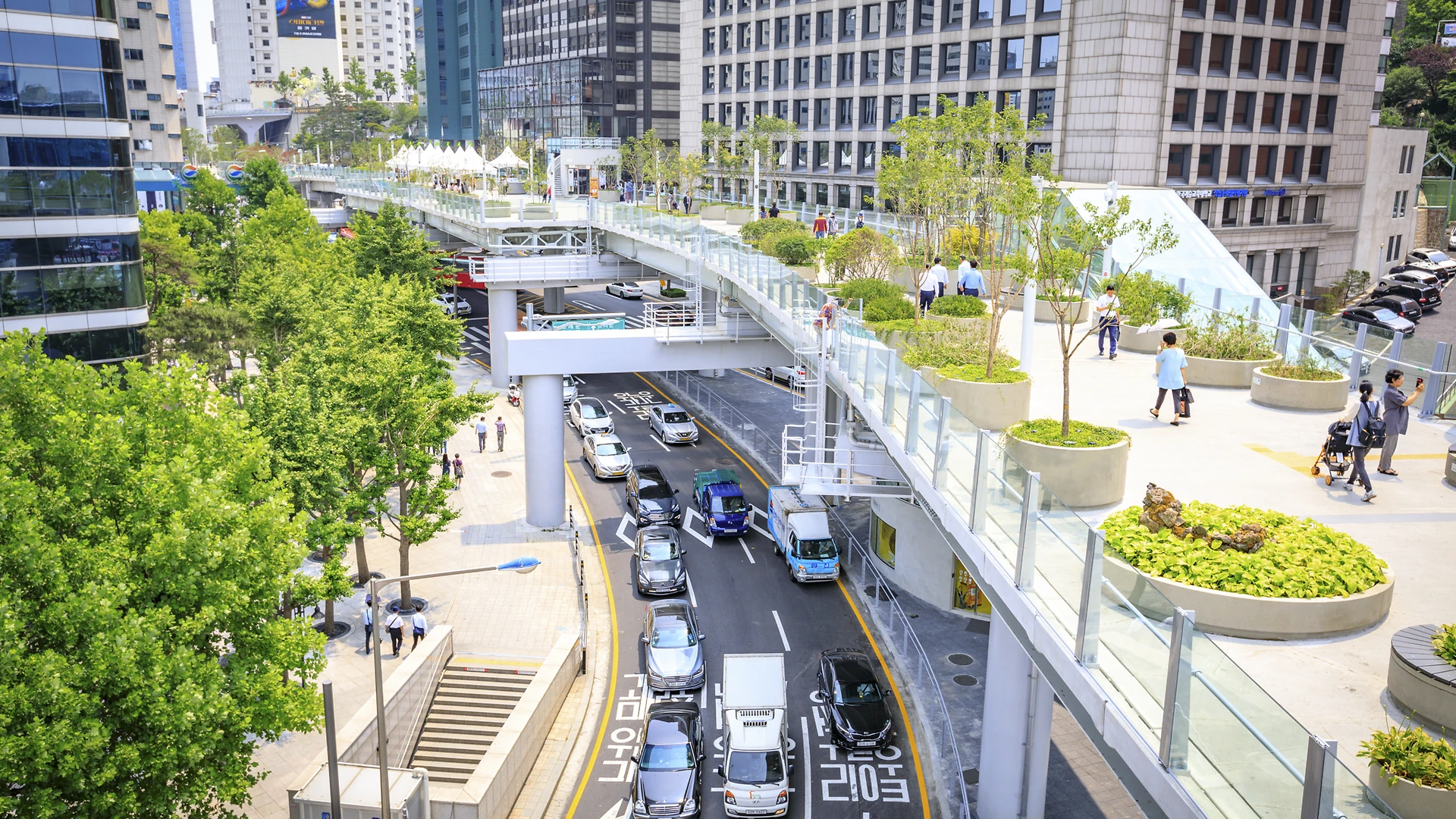 Прогласен е најдобриот град во светот за пешаци: Повеќе од 90 отсто од жителите тврдат дека автомобил воопшто не им е потребен