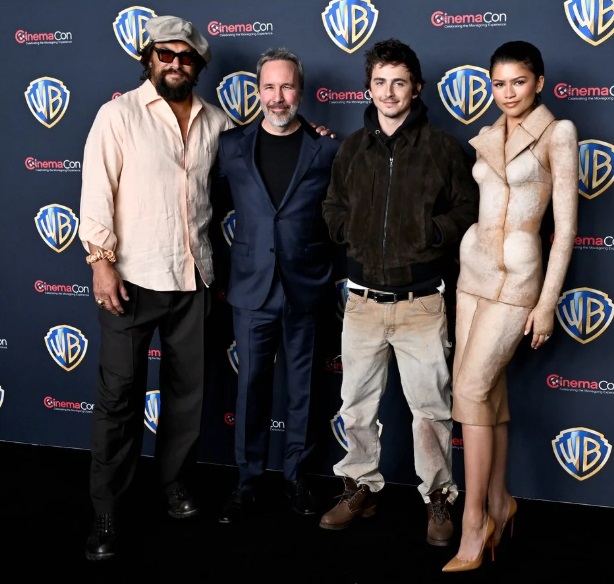 [ФОТО] Боја на песок, необичен крој, а толку моќен: Коплетот којшто Зендаја вчера го носела е љубовно писмо