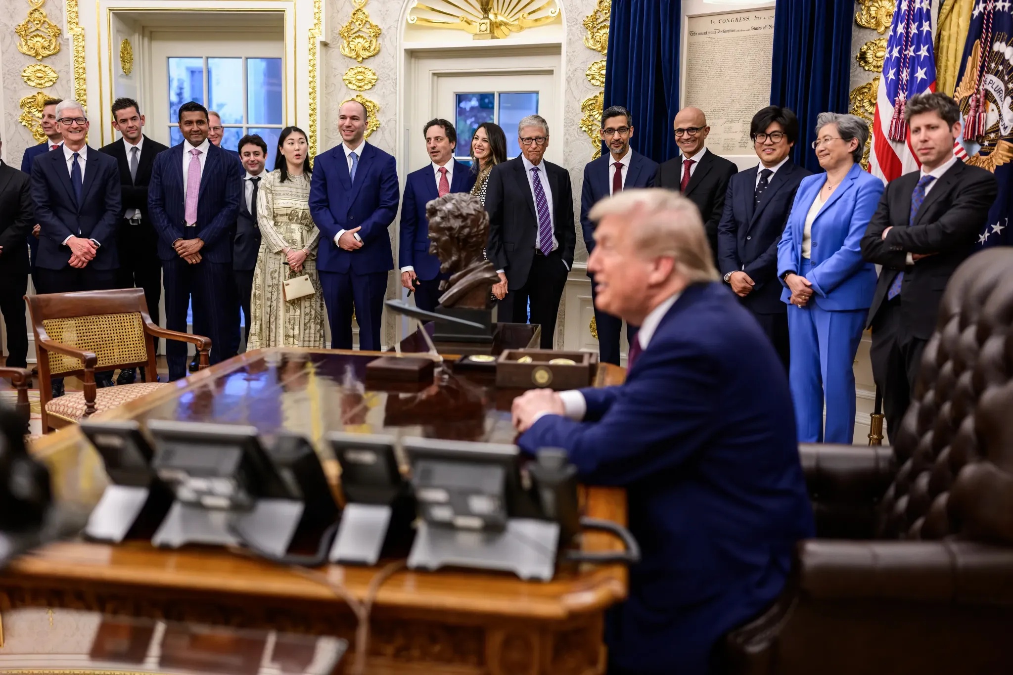 „Шефот ги сака тие пари“: Откриено како Трамп зема огромни суми пари од корпорациите