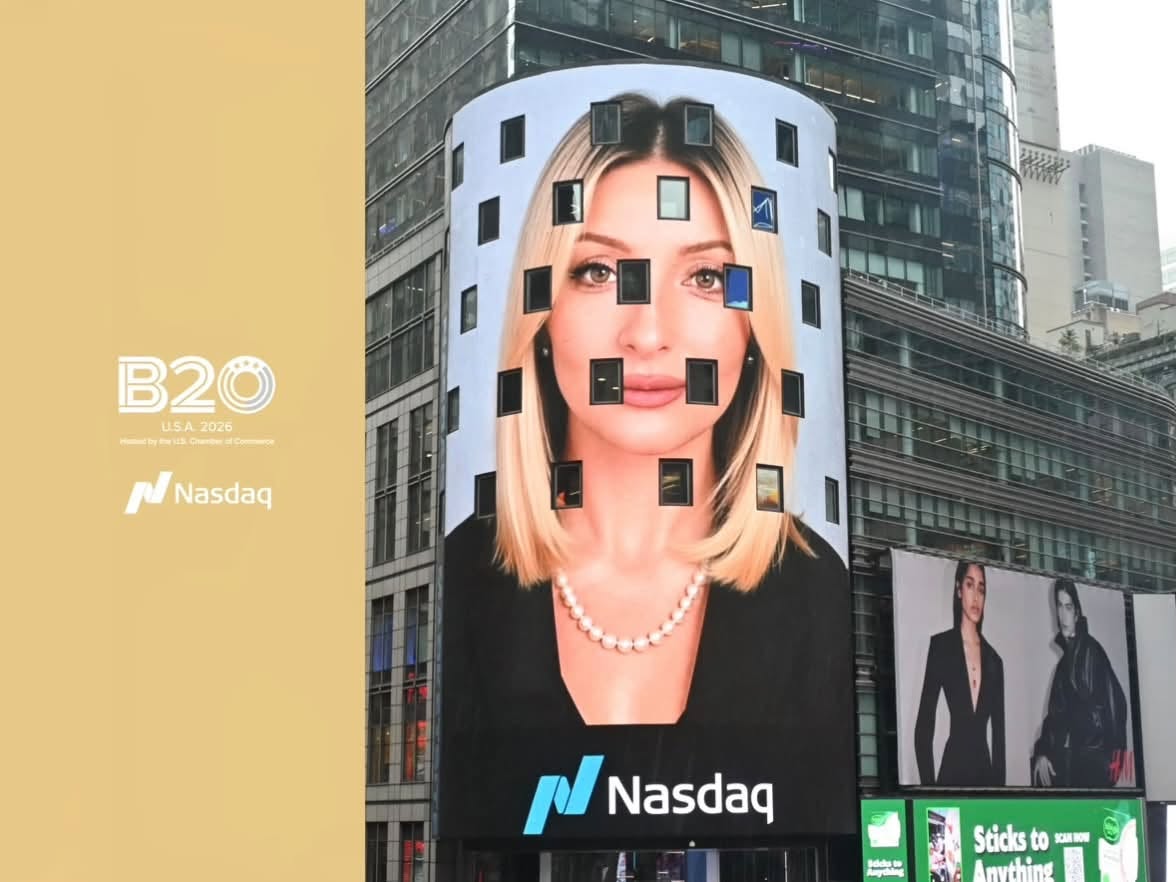 Ликот на Данела Арсовска осамна на познатата кула „Nasdaq“ на Тајмс сквер во Њујорк