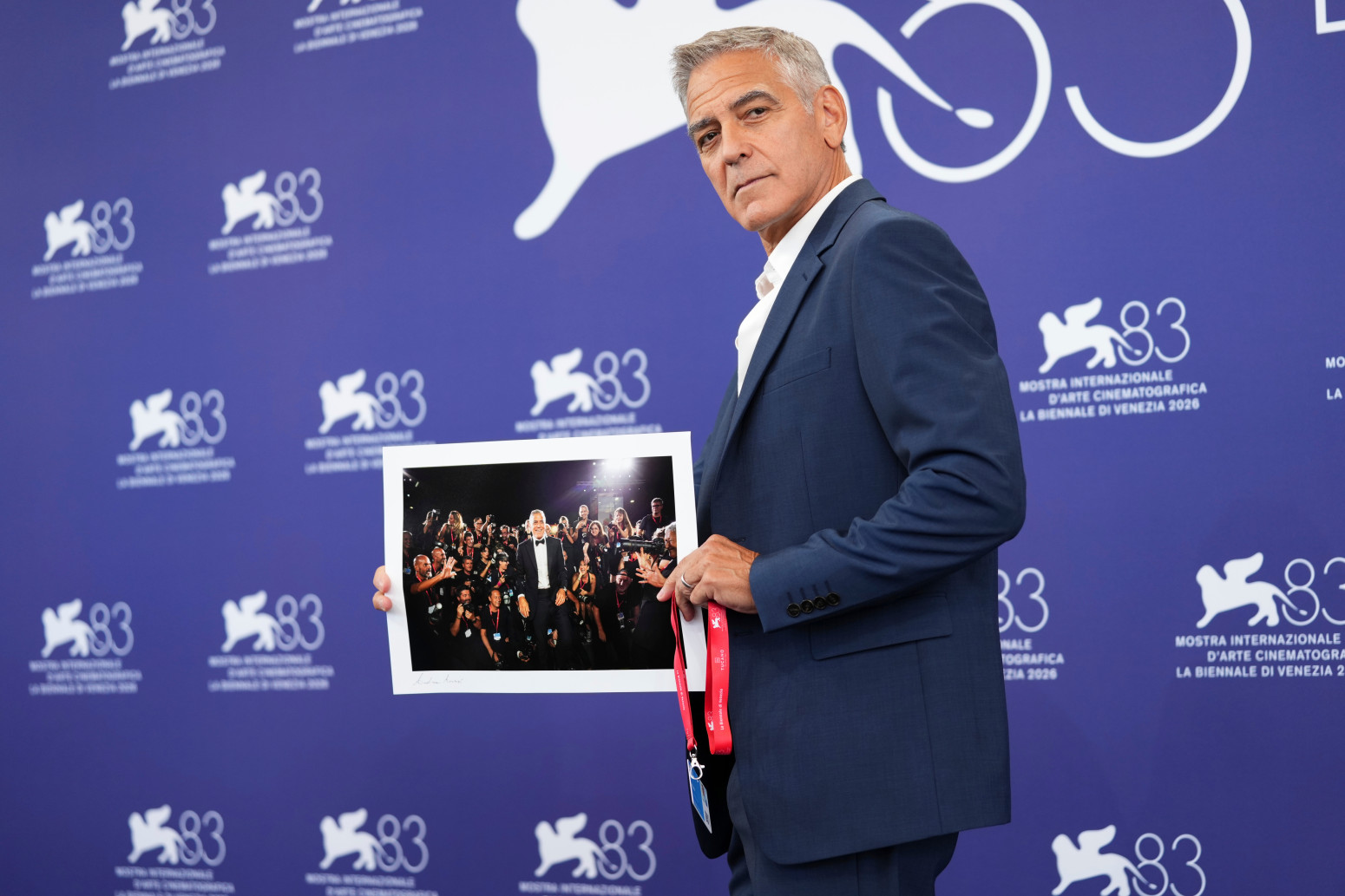 Џорџ Клуни испрати порака од Венеција: „Можеби токму сега се наоѓаме во какистократија“